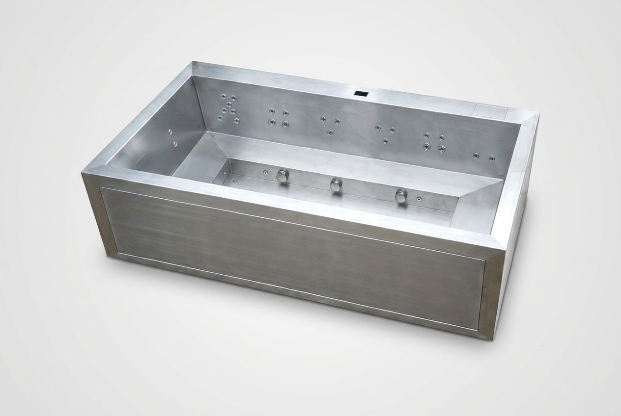 Inox Grand – grosser Edelstahl-Whirlpool für 6 bis 8 Personen, Originalaufnahme von ARRIGATO