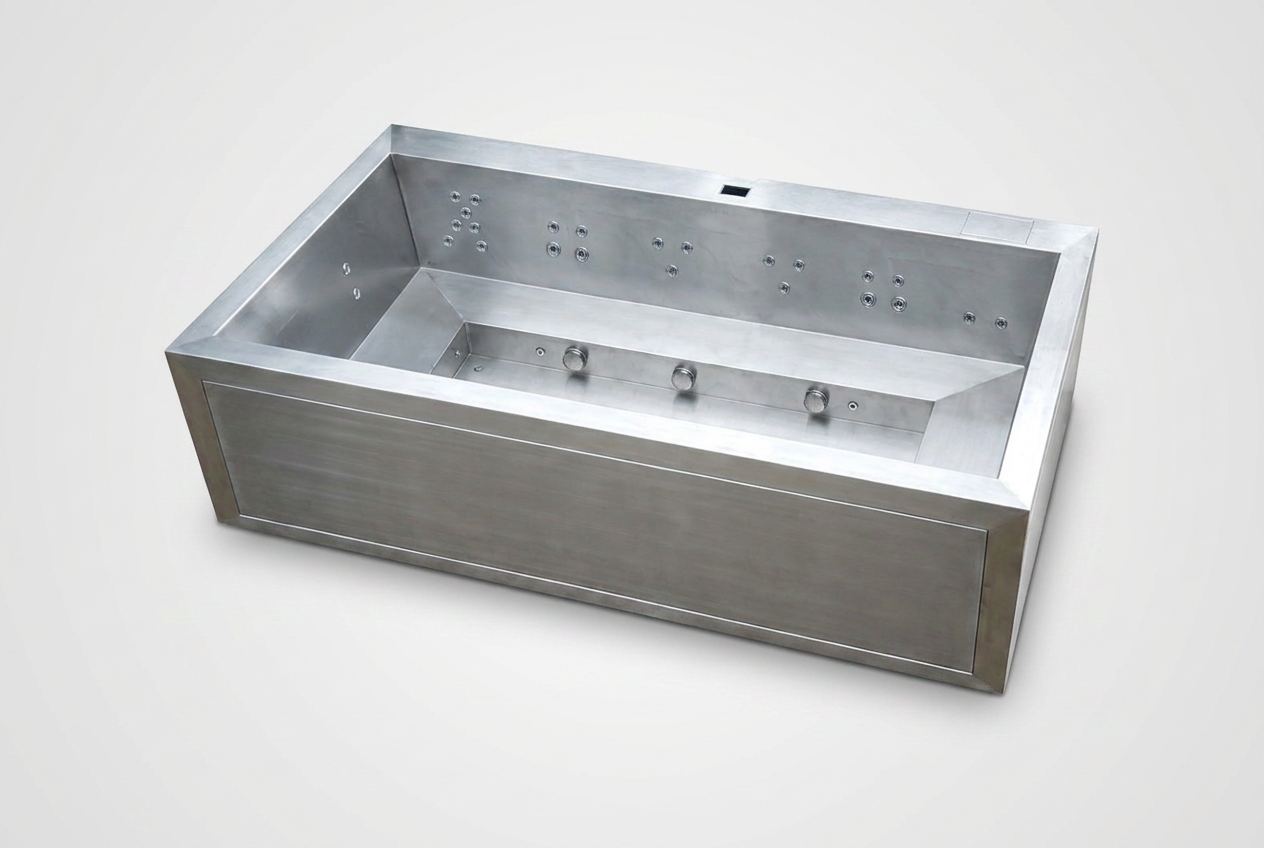 Inox Grand – grosser Edelstahl-Whirlpool für 6 bis 8 Personen, Originalaufnahme von ARRIGATO